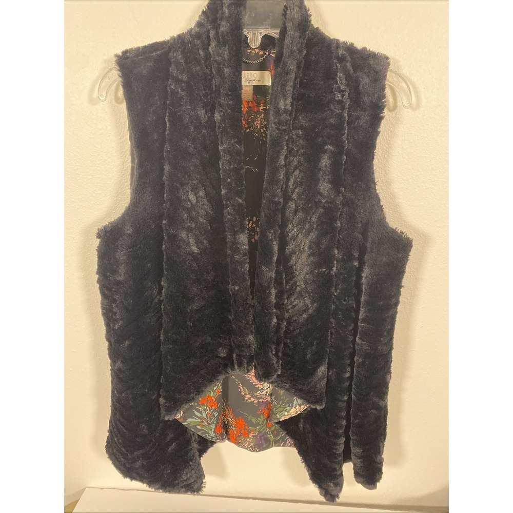 Cupio Faux Fur Black Fuzzy Vest Size Large Y1